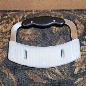 Pampered Chef's Crinkle Cutter #6